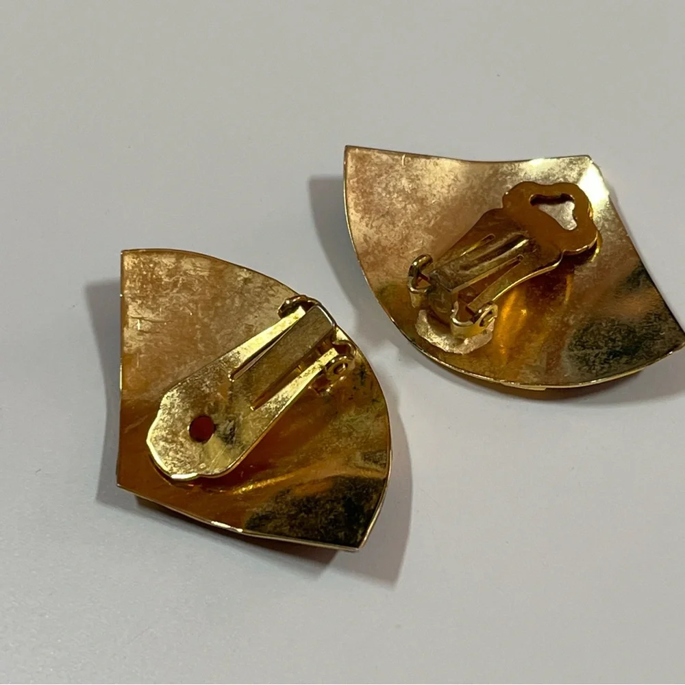 Vintage 80 90 Deco Black Cream Enamel Gold Fan Clip Earrings Retro - Picture 9 of 13